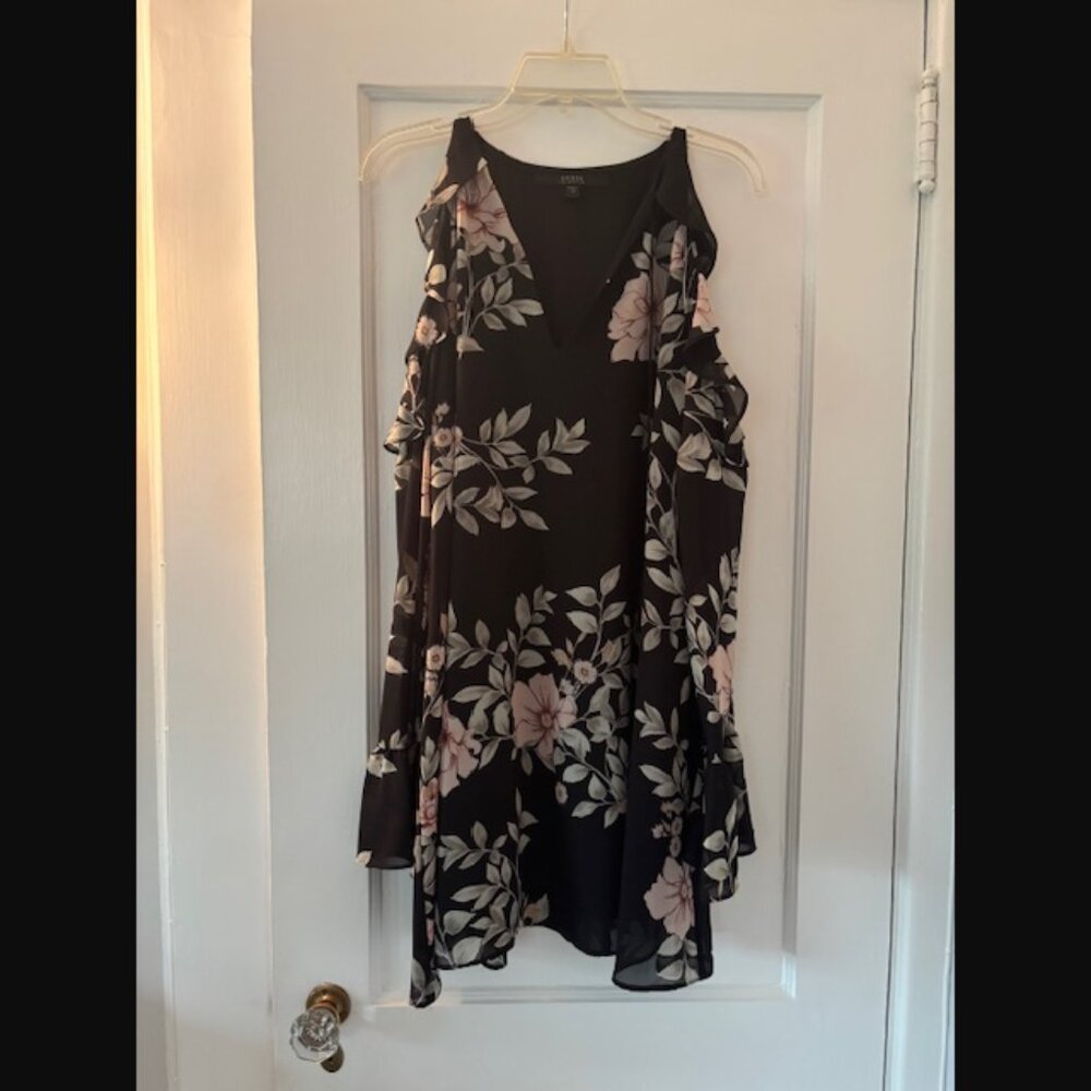 Guess? Floral Ruffle V-Neck Cold Shoulder Dress
